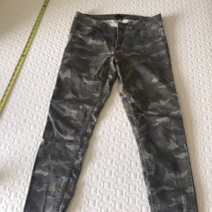 Camouflage Stretchy Jeans